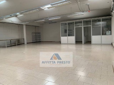 Foto Laboratorio a Empoli di 240 m² con 3 locali in affitto