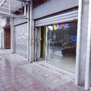 Foto Locale commerciale in Piazza Giuseppe Garibaldi 70, Bari Libertà