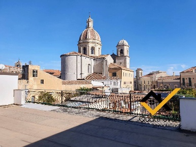 Foto Casa indipendente in Via Santi Elena e Costantino, Aci Catena Centro