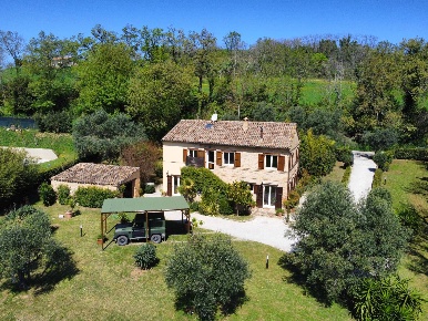 Foto Rustico a Montecosaro Centro di 240 m² con 5 locali in vendita