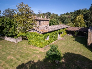 Foto Rustico in Contrada Fornacchia, Soriano nel Cimino di 510 m²
