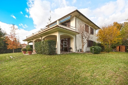 Foto Villa unifamiliare in Località Mezzagnone, Bolsena di 200 m²