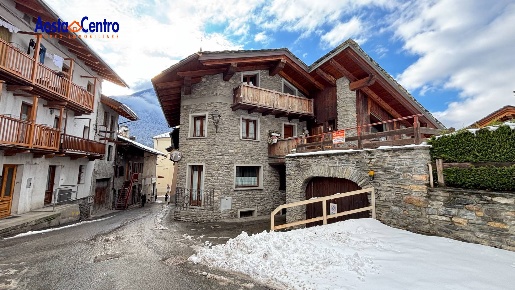 Foto Appartamento in Via del Nord 14, La Salle Centro di 135 m² in vendita