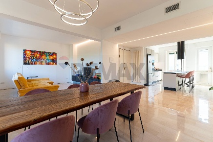 Foto Appartamento in Via Raffaello Sanzio 52, Jesi di 150 m² con 7 locali