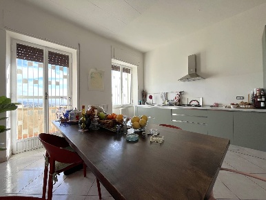 Foto Appartamento in via Sensales, Catanzaro Centro Storico di 155 m²