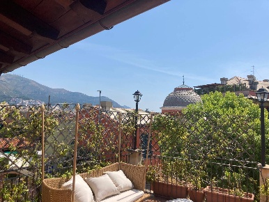 Foto Villa unifamiliare a Genova di 170 m² con 9 locali in vendita