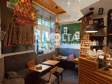 Foto Attività commerciale in Via Andrea Bafile, Roma di 60 m² con 3 locali