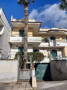 Foto Villa a schiera in avella, Avella di 200 m² con 5 locali in vendita