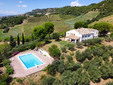 Foto Rustico in C.da San Salvatore 8, Ripatransone di 510 m² con 9 locali