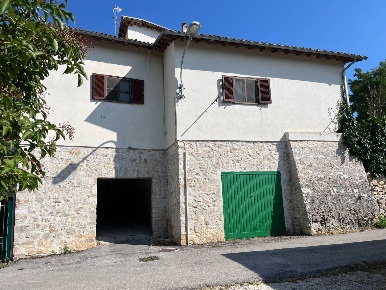 Foto Case semi ndipendenti a Cascia di 295 m² con 9 locali in vendita
