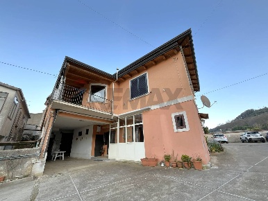 Foto Appartamento in Via Breccia 9, Dragoni San Giorgio di 135 m²