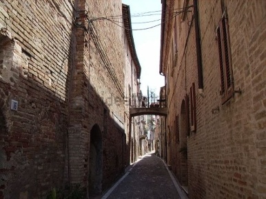 Foto Casa indipendente a Monsampolo del Tronto Centro di 600 m² in vendita