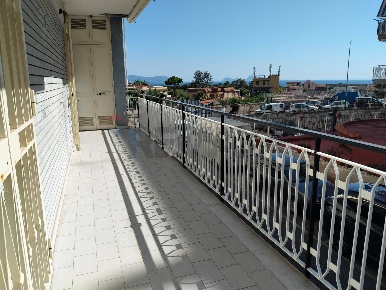 Foto Appartamento a Torre del Greco di 123 m² con 5 locali in vendita