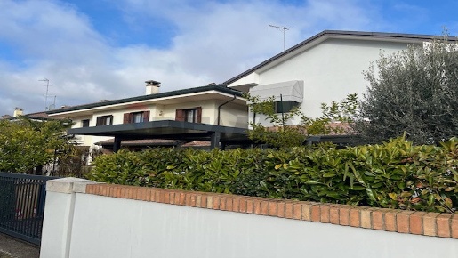 Foto Villa a schiera a Casier Dosson di 200 m² con 8 locali in vendita