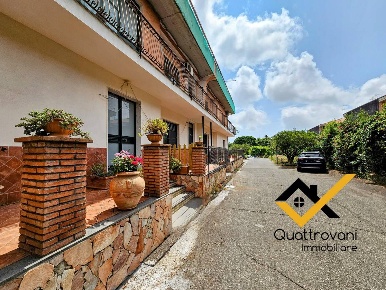 Foto Appartamento in Via Martiri Ungheresi 13, Viagrande Centro di 100 m²