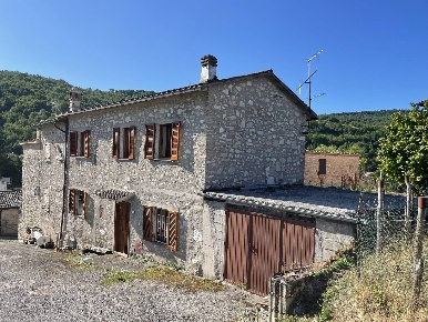 Foto Case semi ndipendenti in Sellano-Ceseggi, Sellano di 185 m² in vendita