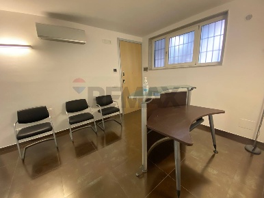 Foto Ufficio in Via Manzoni 210-214, Bari Murat di 170 m² con 5 locali