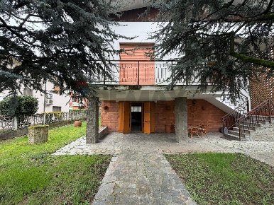 Foto Villa unifamiliare in via salvo d'acquisto 6, Pandino Centro di 185 m²
