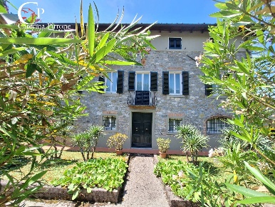 Foto Villa unifamiliare in via Roma 10, Pescaglia Centro di 540 m²