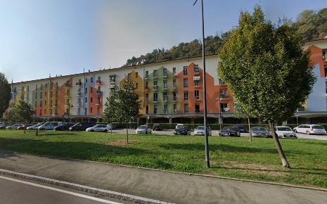 Foto Locale commerciale a Trescore Balneario Centro di 479 m² con 3 locali