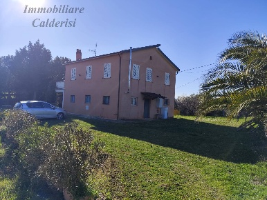 Foto Casa indipendente a Monsampolo del Tronto di 230 m² con 9 locali