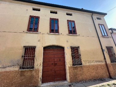 Foto Casa indipendente a Mantova Centro di 500 m² con 15 locali in vendita