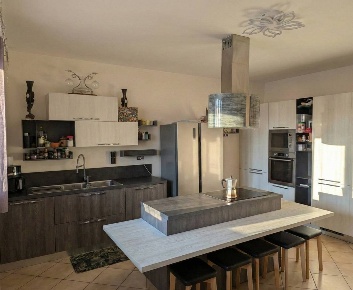 Foto Appartamento in Via San Colombano, Scandicci di 94 m² con 4 locali