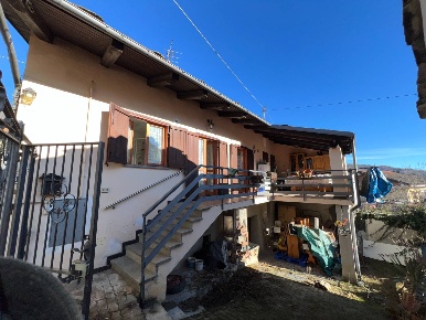 Foto Case semi ndipendenti a Torre Pellice Centro di 50 m² con 3 locali