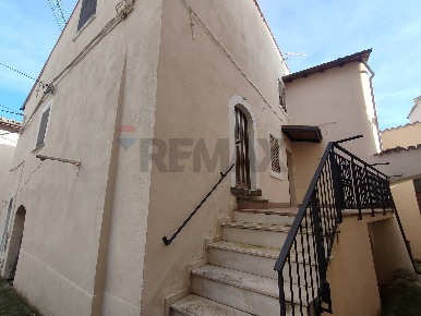 Foto Case semi ndipendenti in Via Rua Cona 26, Caporciano Centro di 75 m²