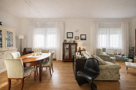 Foto Appartamento a Pietrasanta di 155 m² con 5 locali in vendita