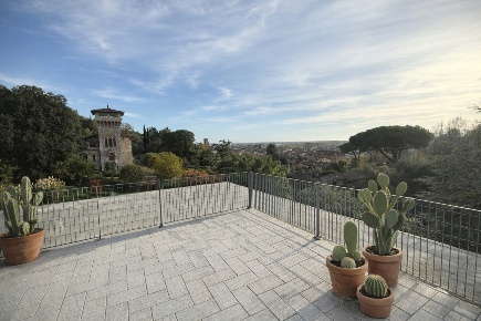 Foto Appartamento a Pietrasanta di 155 m² con 5 locali in vendita