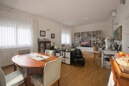 Foto Appartamento a Pietrasanta di 155 m² con 5 locali in vendita