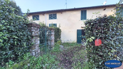 Foto Rustico a Camaiore Camaiore Paese di 175 m² con 6 locali in vendita