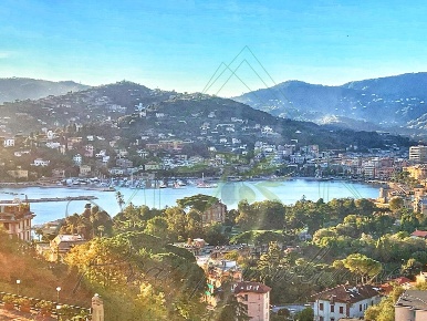 Foto Appartamento in Località Pianata 24, Rapallo di 95 m² con 4 locali