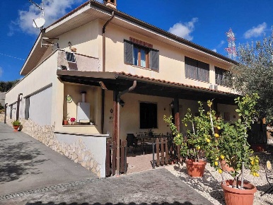 Foto Villa bifamiliare in Via Roma, Marcellina Centro di 220 m² in vendita