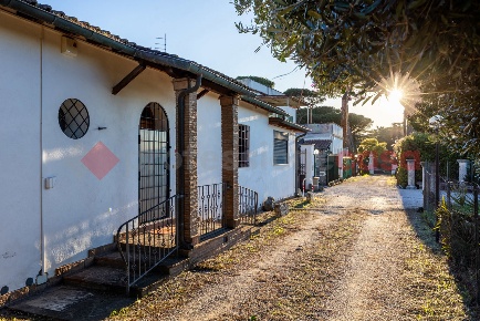 Foto Villa unifamiliare in Tuscolana, Roma Tor Vergata di 214 m² in vendita