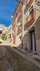 Foto Casa indipendente in Via Ruggero  II, Vita di 210 m² con 6 locali