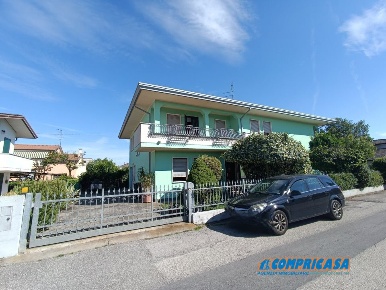 Foto Case semi ndipendenti a Casale di Scodosia Centro di 200 m² in vendita