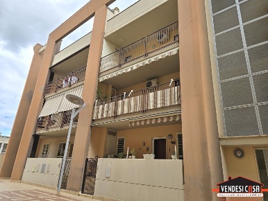 Foto Appartamento in Via Amendola, Adelfia di 127 m² con 4 locali