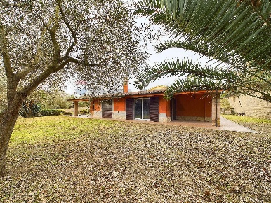 Foto Villa unifamiliare a Formello di 220 m² con 5 locali in vendita