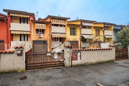 Foto Villa a schiera in Via Ungaretti 8, Castel Mella Centro di 165 m²
