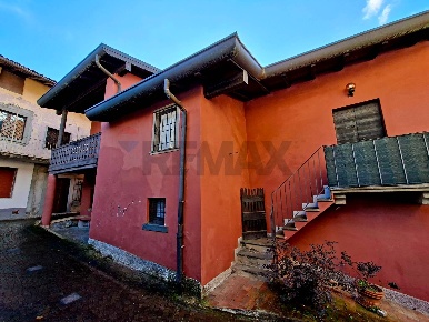 Foto Casa indipendente a Endine Gaiano Endine di 297 m² con 6 locali