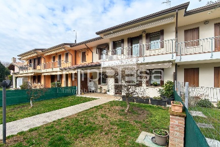 Foto Villa a schiera in Via Papa Luciani 1, Spresiano Centro di 240 m²