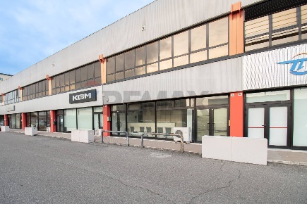 Foto Negozio in Via Cassala 84, Brescia Fiumicello di 220 m² con 6 locali