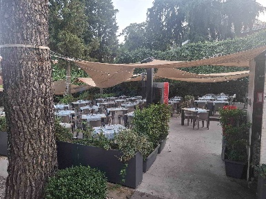 Foto Attività commerciale in Via Aldo Moro 2, Nicolosi di 500 m² in vendita