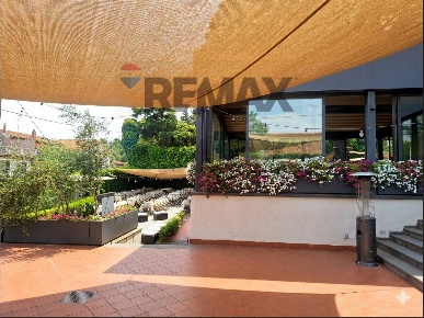 Foto Attività commerciale in Via Aldo Moro 2, Nicolosi di 500 m² in vendita