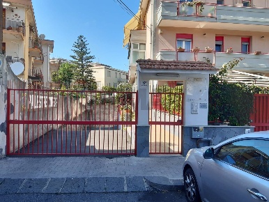 Foto Appartamento in via Romano 56, Catania Barriera - Leucatia di 670 m²