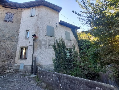 Foto Case semi ndipendenti a Endine Gaiano Endine di 190 m² con 4 locali