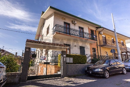 Foto Villa unifamiliare in via XXIV maggio 15, Viagrande Centro di 463 m²