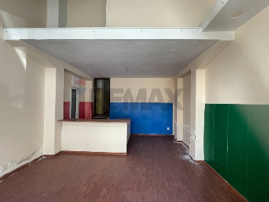 Foto Negozio in Via Carolina 200B, Giarre Centro di 30 m² con 1 locali